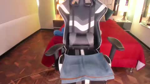 Snapshot of violetskinny chatting on 12-29-24, 10:25 violetskinny online show from 12-29-24, 10:25