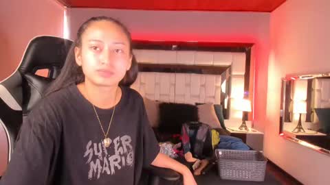 Snapshot of violetskinny chatting on 01-13-25, 06:27 violetskinny online show from 01-13-25, 06:27