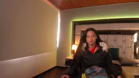 Snapshot of violetskinny chatting on 01-23-25, 07:18 violetskinny online show from 01-23-25, 07:18