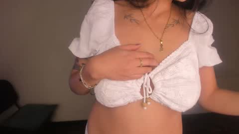 Snapshot of violetskinny chatting on 01-28-25, 11:17 violetskinny online show from 01-28-25, 11:17