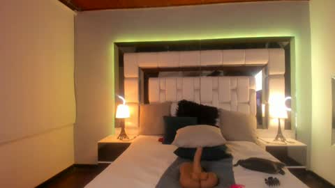 Snapshot of violetskinny chatting on 02-11-25, 01:52 violetskinny online show from 02-11-25, 01:52