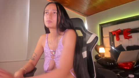 Snapshot of violetskinny chatting on 02-17-25, 09:41 violetskinny online show from 02-17-25, 09:41