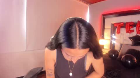 Snapshot of violetskinny chatting on 02-18-25, 06:58 violetskinny online show from 02-18-25, 06:58