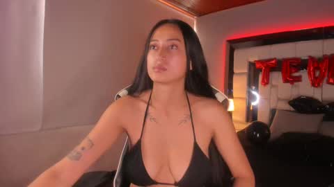 Snapshot of violetskinny chatting on 02-18-25, 10:03 violetskinny online show from 02-18-25, 10:03