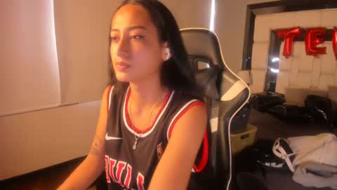 Snapshot of violetskinny chatting on 02-23-25, 05:29 violetskinny online show from 02-23-25, 05:29