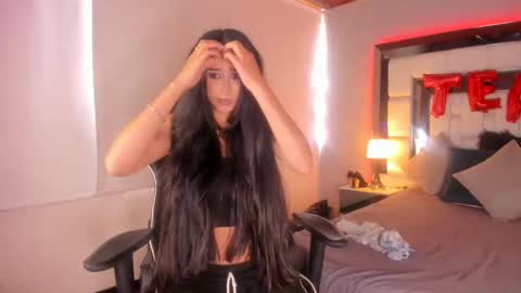 Snapshot of violetskinny chatting on 03-10-25, 07:07 violetskinny online show from 03-10-25, 07:07