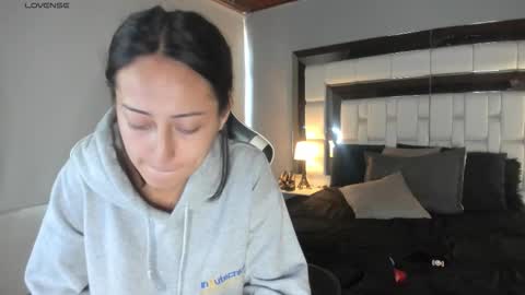 Snapshot of violetskinny chatting on 09-16-25, 07:15 violetskinny online show from 09-16-25, 07:15