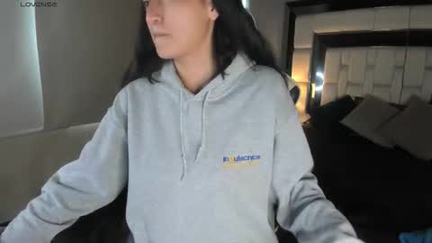 Snapshot of violetskinny chatting on 09-17-25, 06:53 violetskinny online show from 09-17-25, 06:53