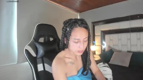 Snapshot of violetskinny chatting on 10-01-25, 07:42 violetskinny online show from 10-01-25, 07:42