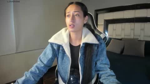 Snapshot of violetskinny chatting on 10-11-25, 08:40 violetskinny online show from 10-11-25, 08:40