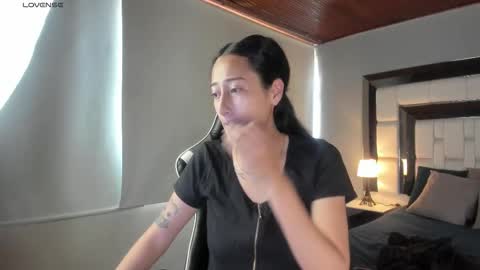 Snapshot of violetskinny chatting on 10-12-25, 04:06 violetskinny online show from 10-12-25, 04:06