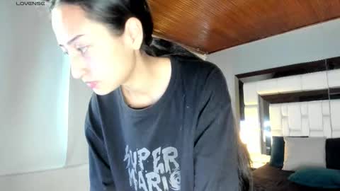 Snapshot of violetskinny chatting on 10-15-25, 09:59 violetskinny online show from 10-15-25, 09:59