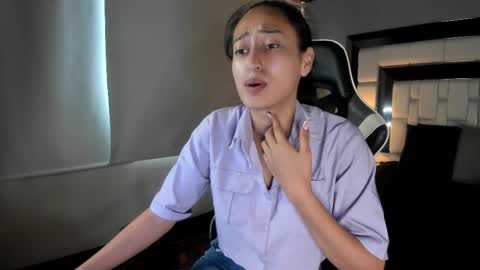 Snapshot of violetskinny chatting on 10-21-25, 06:41 violetskinny online show from 10-21-25, 06:41