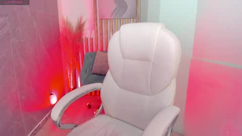 Snapshot of violetsky1_ chatting on 05-12-26, 06:21 VioletSky online show from 05-12-26, 06:21