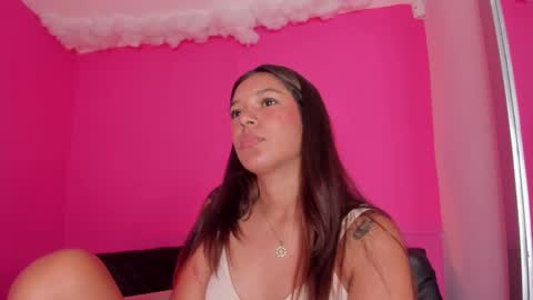 Snapshot of violett_24_ chatting on 03-06-25, 03:35 violett_24_ online show from 03-06-25, 03:35