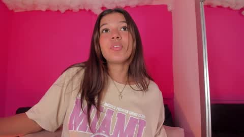 Snapshot of violett_24_ chatting on 03-07-25, 06:33 violett_24_ online show from 03-07-25, 06:33