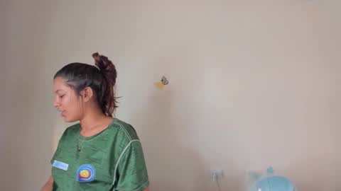 Snapshot of violett_24_ chatting on 11-14-25, 01:15 violett_24_ online show from 11-14-25, 01:15