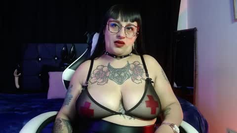 Snapshot of violett_8 chatting on 04-11-26, 08:57 violett_8 online show from 04-11-26, 08:57
