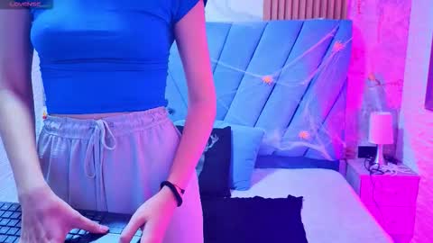 ViolettGolden online show from 10-12-25, 08:52