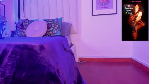 Snapshot of violett__sinclair1 chatting on 10-14-25, 12:50 Violett  online show from 10-14-25, 12:50