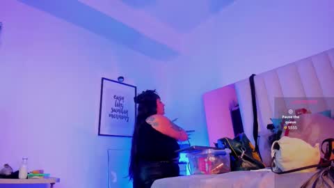 Snapshot of violett__sinclair1 chatting on 10-15-25, 11:54 Violett  online show from 10-15-25, 11:54