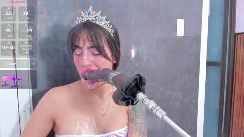 Snapshot of violett_collins_ chatting on 09-28-25, 09:09 Violett online show from 09-28-25, 09:09