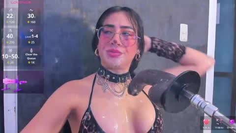 Snapshot of violett_collins_ chatting on 10-09-25, 06:11 Violett online show from 10-09-25, 06:11