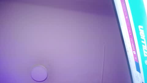 Snapshot of violett_queen122 chatting on 09-30-25, 02:27 violett_queen122 online show from 09-30-25, 02:27