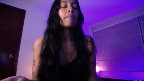 Snapshot of violett_queen122 chatting on 10-23-25, 02:33 violett_queen122 online show from 10-23-25, 02:33