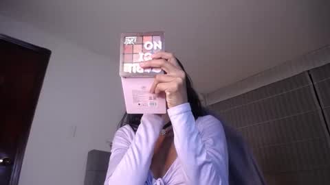 Snapshot of violett_queen122 chatting on 10-24-25, 02:19 violett_queen122 online show from 10-24-25, 02:19