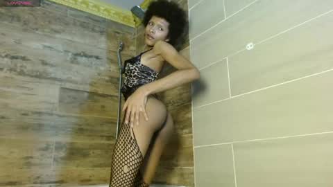 V I O L E T T E  online show from 04-26-26, 04:26