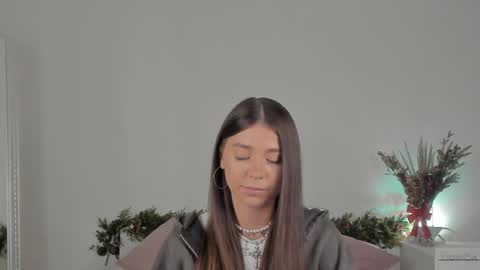Snapshot of violetta_finch chatting on 01-27-25, 08:29 violetta_finch online show from 01-27-25, 08:29