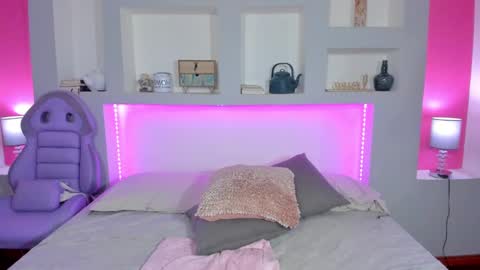 ViolettaBaker online show from 12-31-24, 01:04