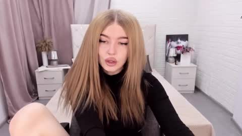 ViolettaOtis online show from 12-21-24, 11:33