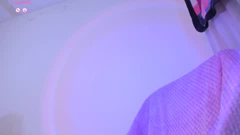 Snapshot of violettbones chatting on 12-27-24, 07:18 Violett online show from 12-27-24, 07:18