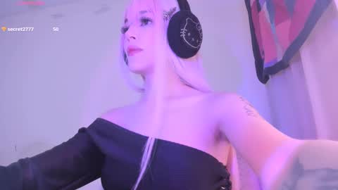 Snapshot of violettbones chatting on 01-10-25, 07:04 Violett online show from 01-10-25, 07:04