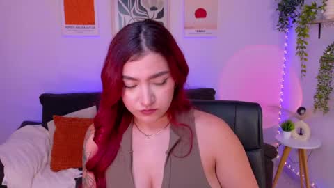 Snapshot of violettcastel chatting on 05-19-26, 08:48 Violett Castel online show from 05-19-26, 08:48