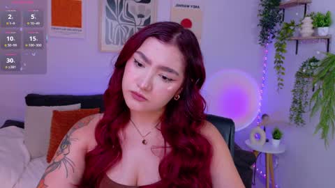 Snapshot of violettcastel chatting on 06-07-26, 06:11 Violett Castel online show from 06-07-26, 06:11