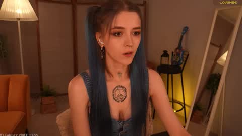 Snapshot of violettessa chatting on 10-22-25, 11:54 violettessa online show from 10-22-25, 11:54