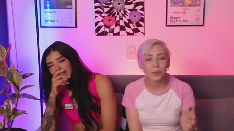 Snapshot of violettgrey_ chatting on 05-15-26, 12:39 Violet online show from 05-15-26, 12:39