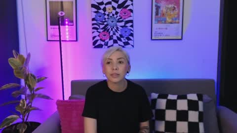 Snapshot of violettgrey_ chatting on 05-19-26, 01:11 Violet online show from 05-19-26, 01:11