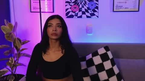 Snapshot of violettgrey_ chatting on 05-20-26, 01:56 Violet online show from 05-20-26, 01:56
