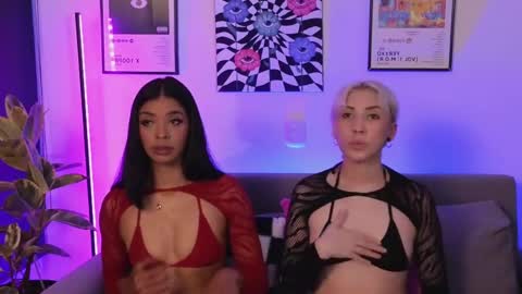 Snapshot of violettgrey_ chatting on 05-24-26, 12:26 Violet online show from 05-24-26, 12:26