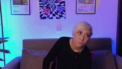 Snapshot of violettgrey_ chatting on 06-03-26, 01:30 Violet online show from 06-03-26, 01:30