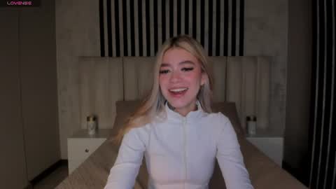 Snapshot of violetthansson chatting on 07-29-26, 10:57 Violett online show from 07-29-26, 10:57