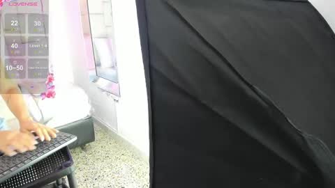 Snapshot of violettharous chatting on 02-04-25, 04:15 VioletthaRous online show from 02-04-25, 04:15