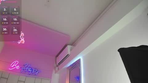 Snapshot of violettharous chatting on 02-16-25, 04:09 VioletthaRous online show from 02-16-25, 04:09