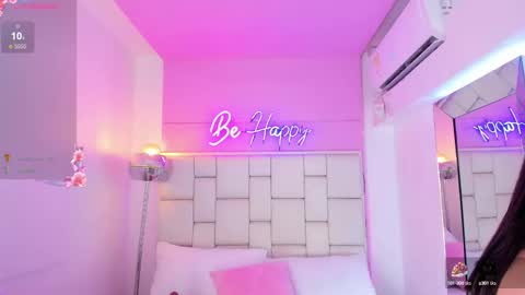 Snapshot of violettharous chatting on 02-22-25, 07:34 VioletthaRous online show from 02-22-25, 07:34