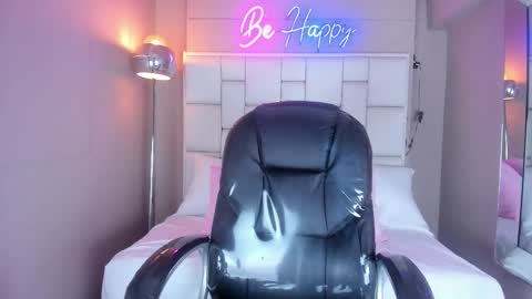 Snapshot of violettharous chatting on 09-30-25, 11:10 VioletthaRous online show from 09-30-25, 11:10