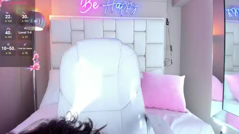 Snapshot of violettharous chatting on 10-18-25, 11:05 VioletthaRous online show from 10-18-25, 11:05